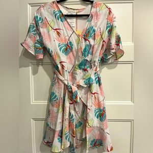 Women’s short sleeve ruffle dress.